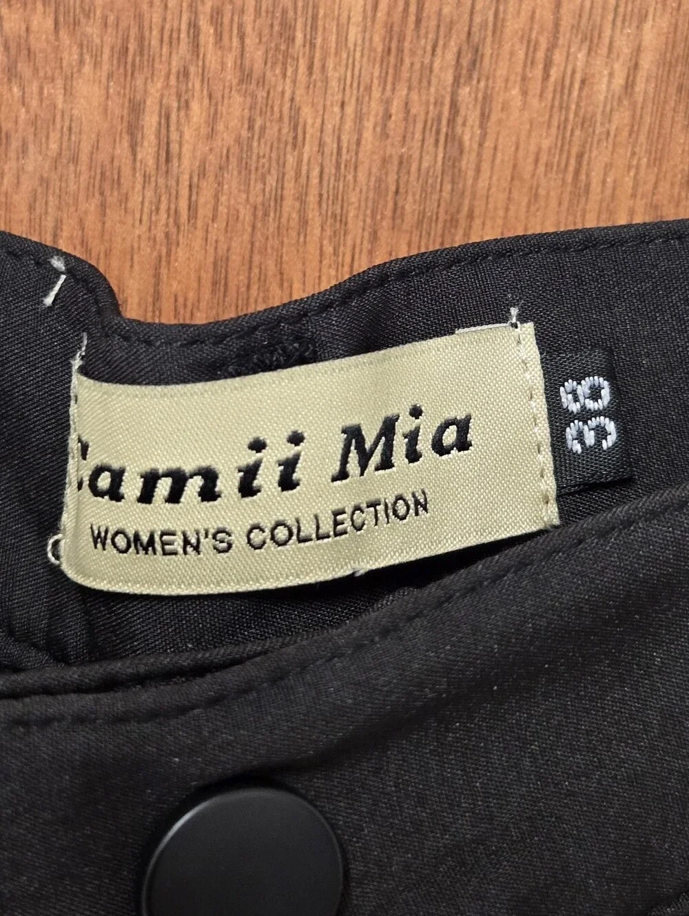 Camii Mia sleek black